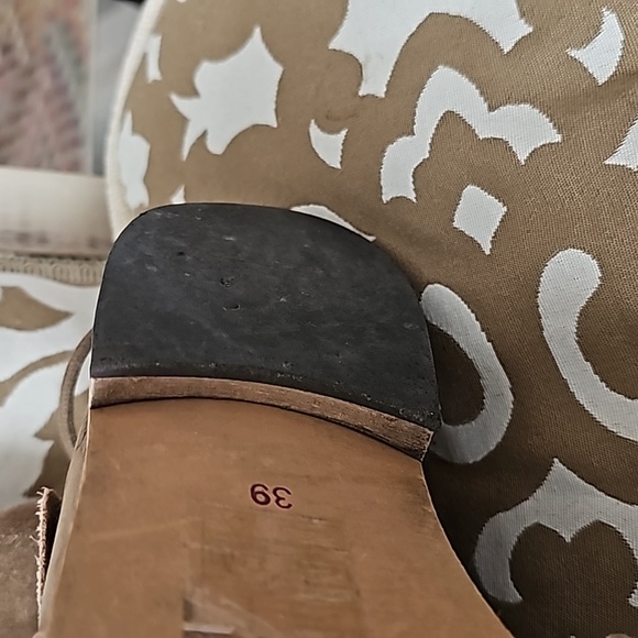 Boots - Picture 5 of 5